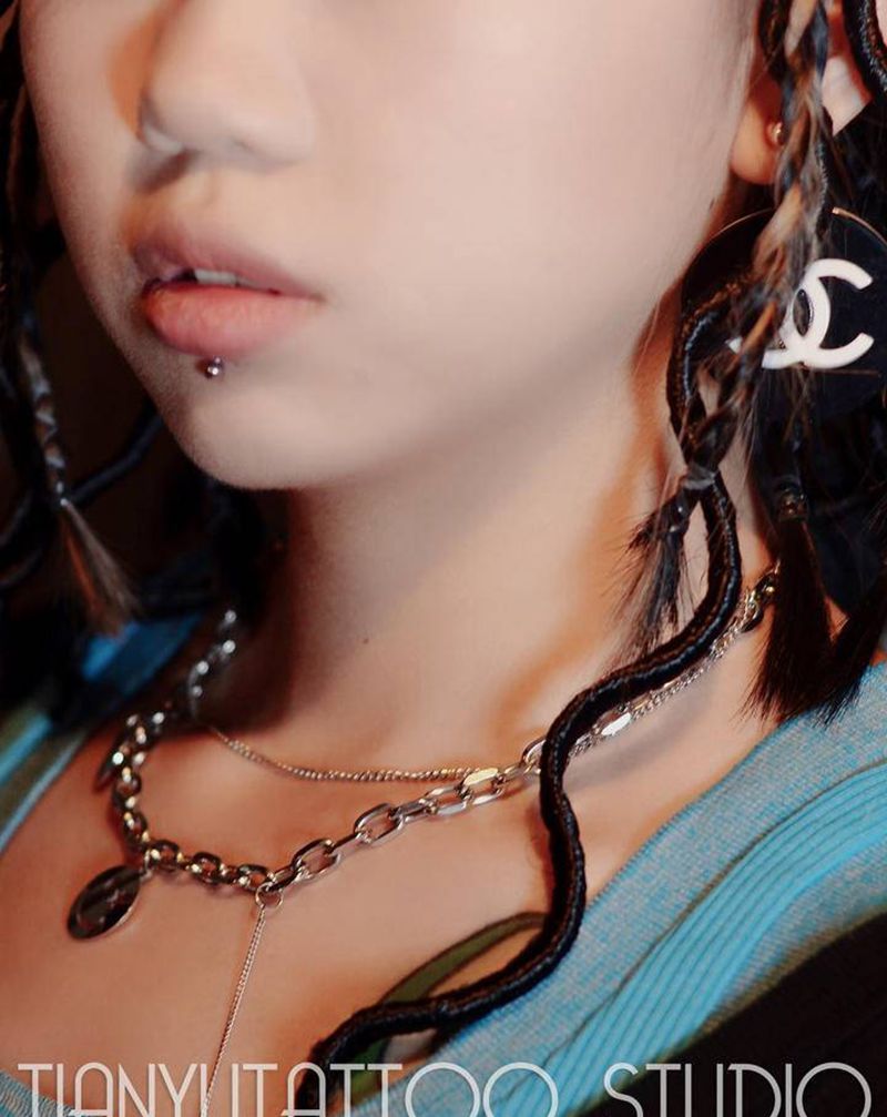 今日穿孔工作：脐钉、唇钉