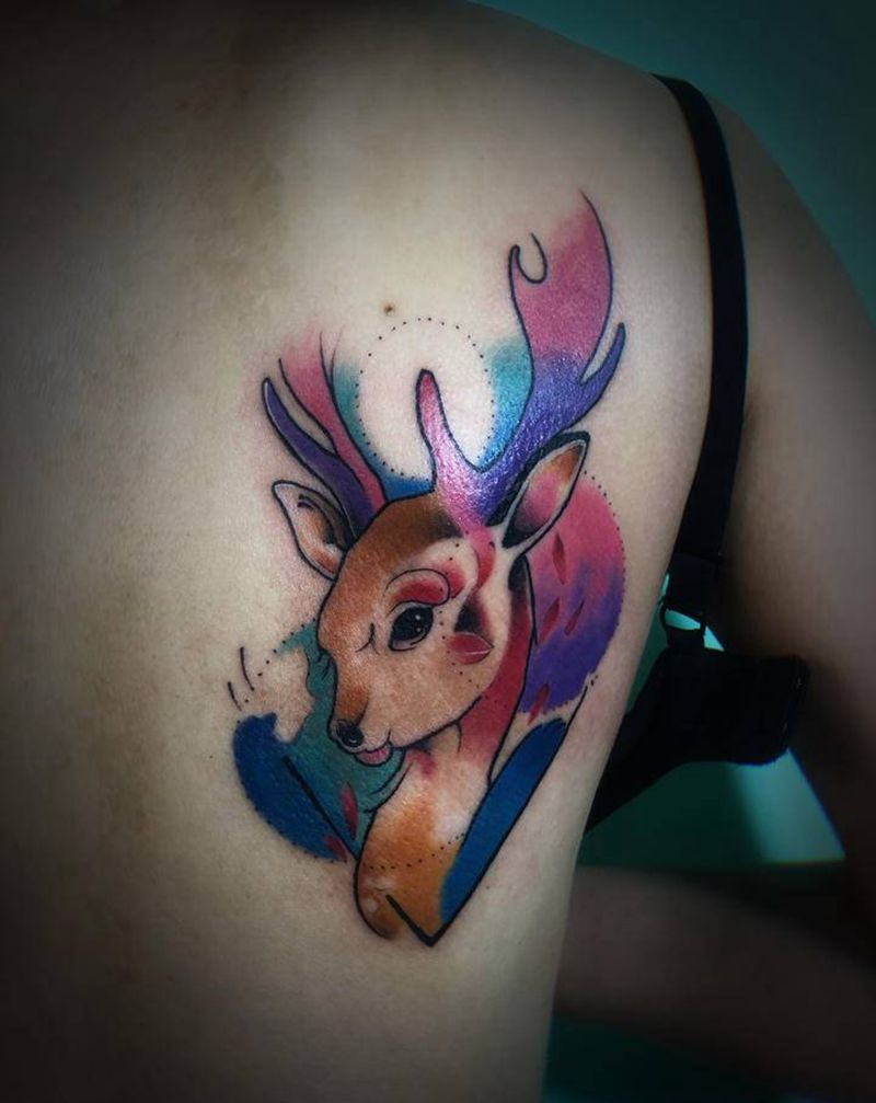 水彩鹿纹身图片_肩部背部水彩水墨纹身图案