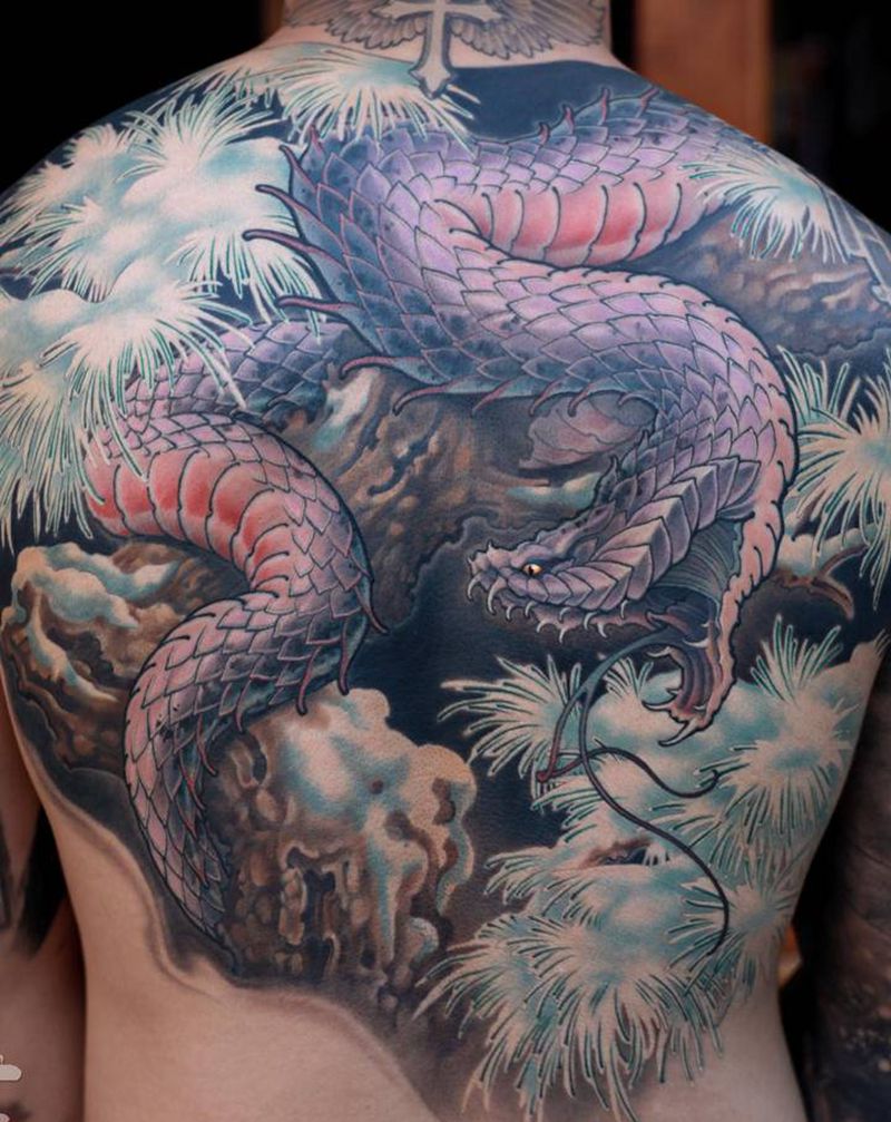 【传统作品】蛇纹身图片_背部老传统新传统纹身图案