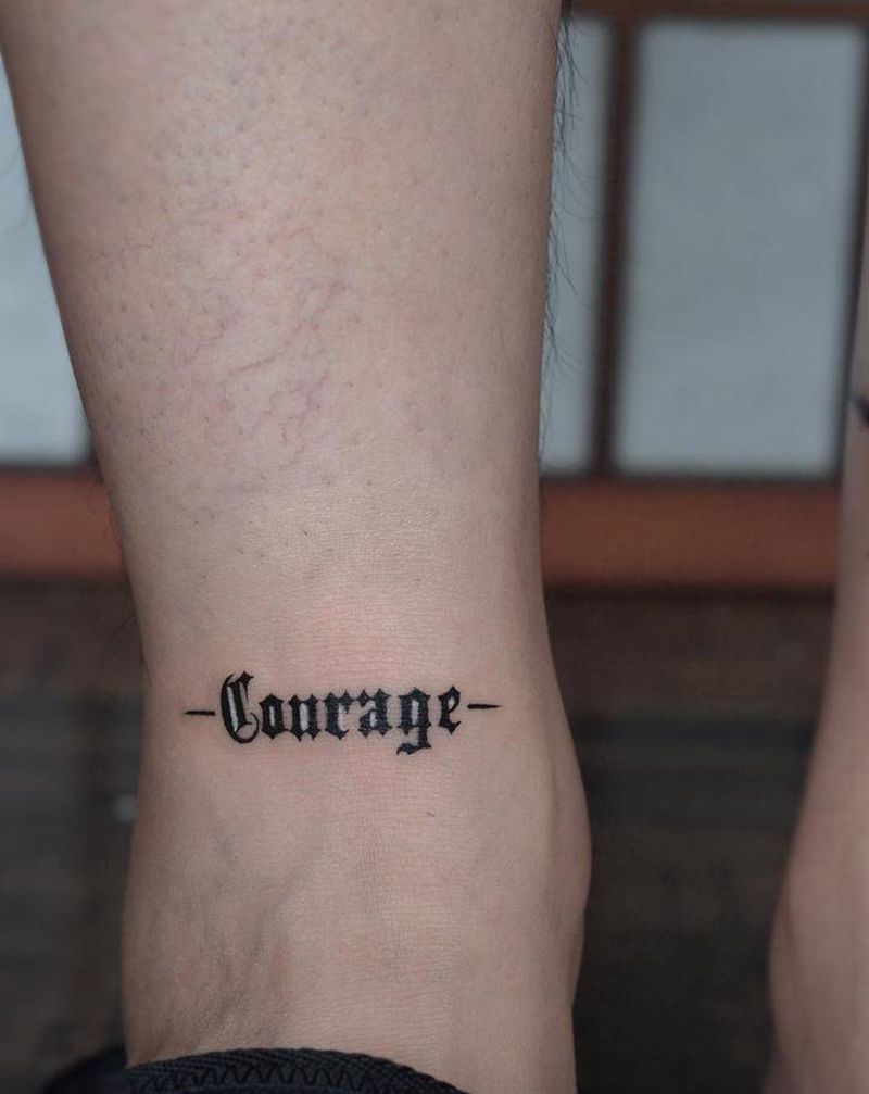 【每日作品】哥特小字母纹身图片_腿部脚部图腾几何纹身图案