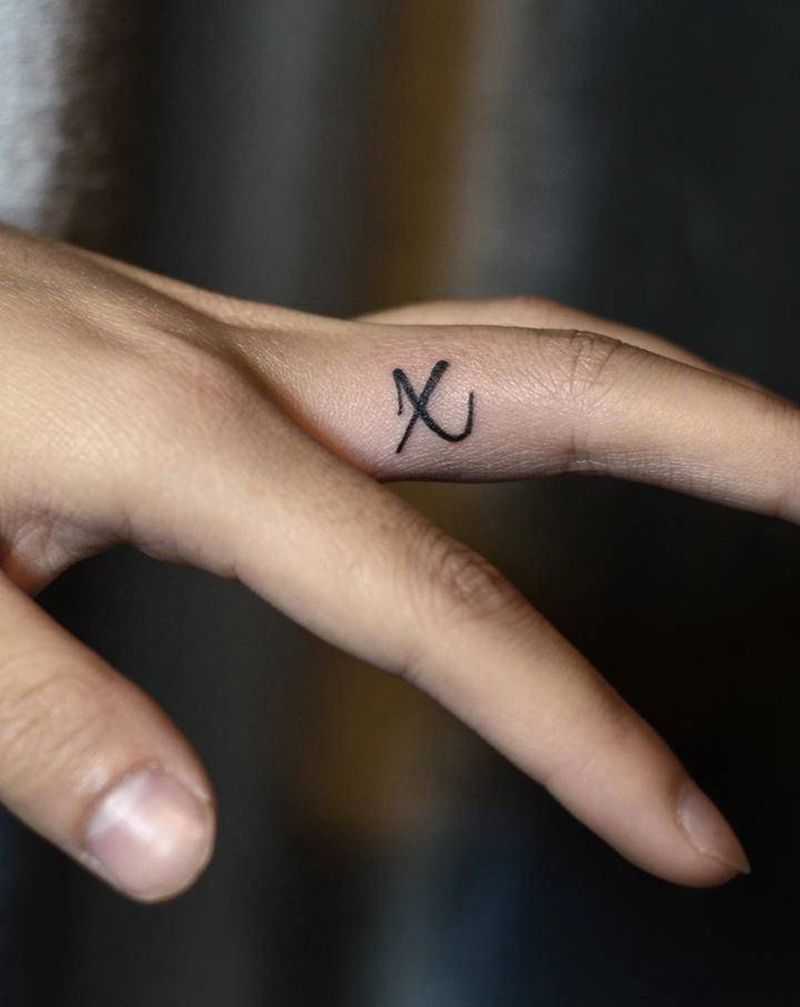 【每日作品】字母X纹身图片_手部几何图腾纹身图案