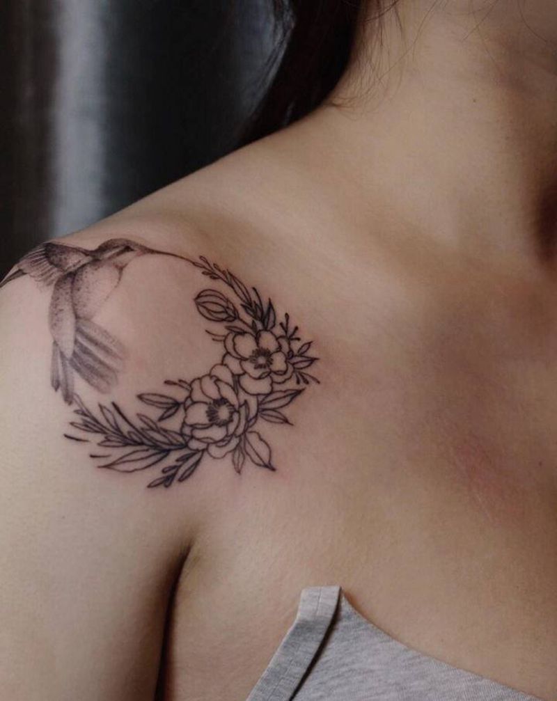 【每日作品】蜂鸟花环纹身图片_水墨几何纹身图案