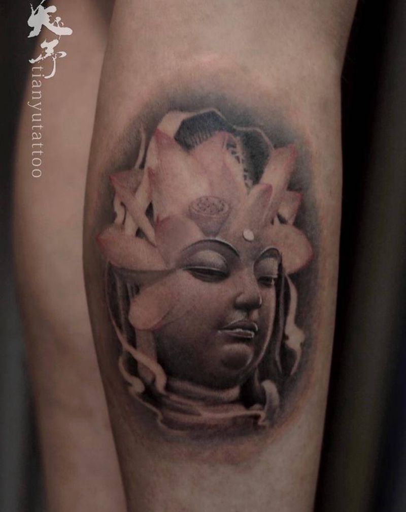 写实作品：莲花佛首纹身图片_腿部欧美写实纹身图案