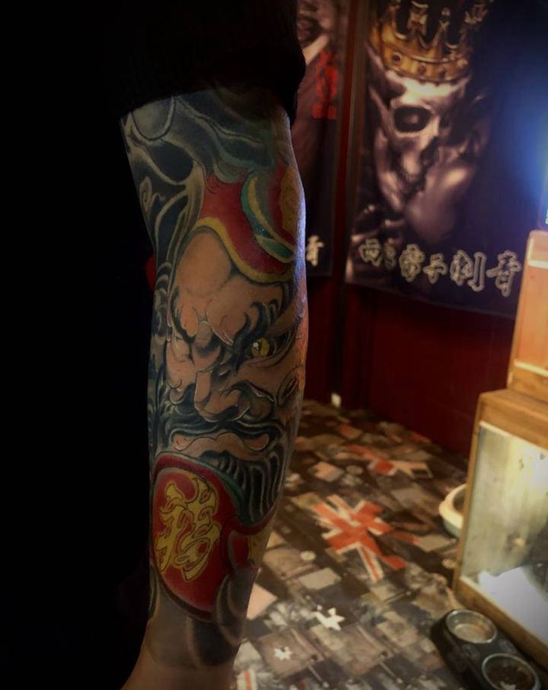 彩色达摩蛋白小臂纹身图片_手臂腿部新传统老传统纹身图案