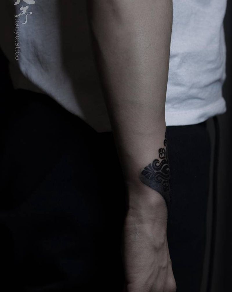 西安天予刺青图腾作品纹身图片_手部手臂图腾几何纹身图案