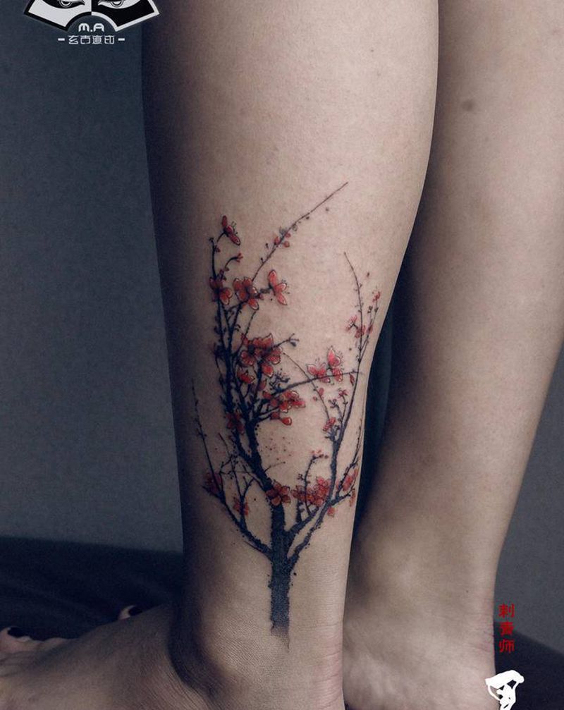 梅纹身图片_腿部水墨纹身图案
