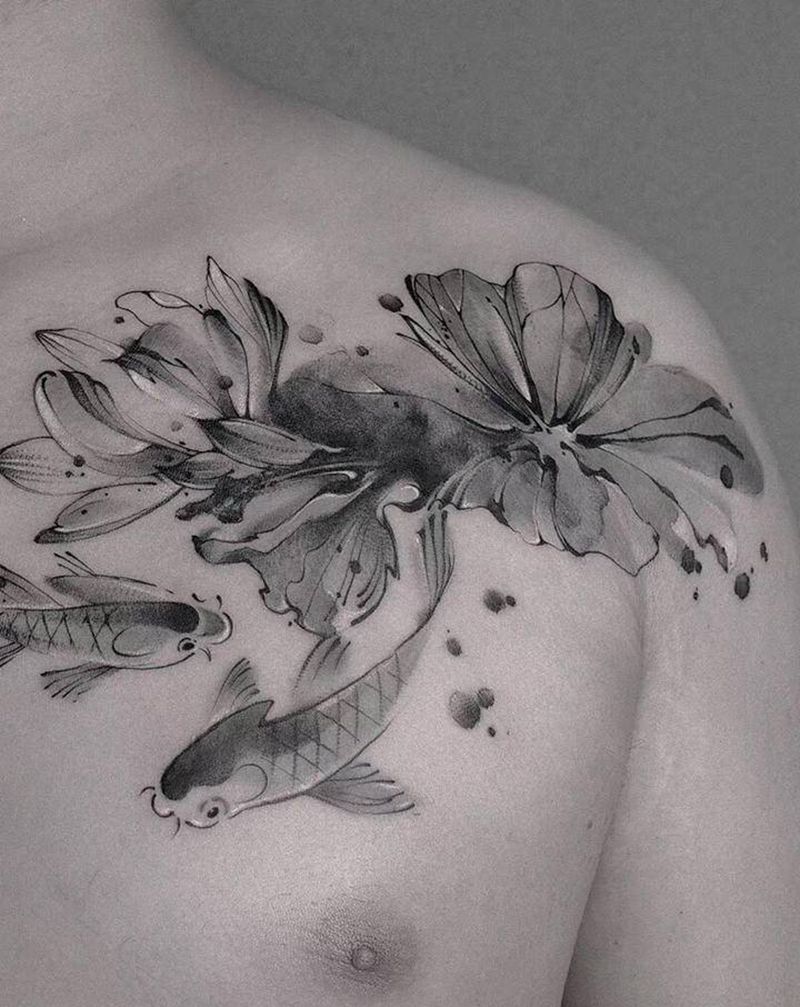 荷花与小鲤鱼纹身图片_肩部水墨纹身图案