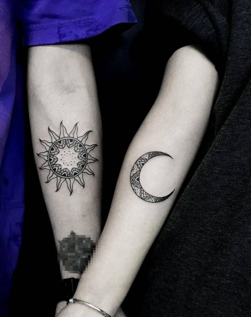情侣纹身：日月相随纹身图片_手臂图腾点刺纹身图案