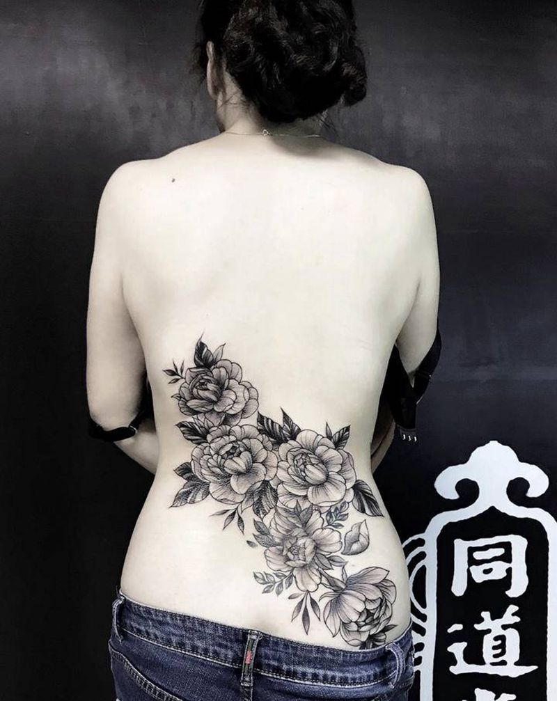 素花纹身、遮盖疤痕纹身图片_背部新传统水墨纹身图案