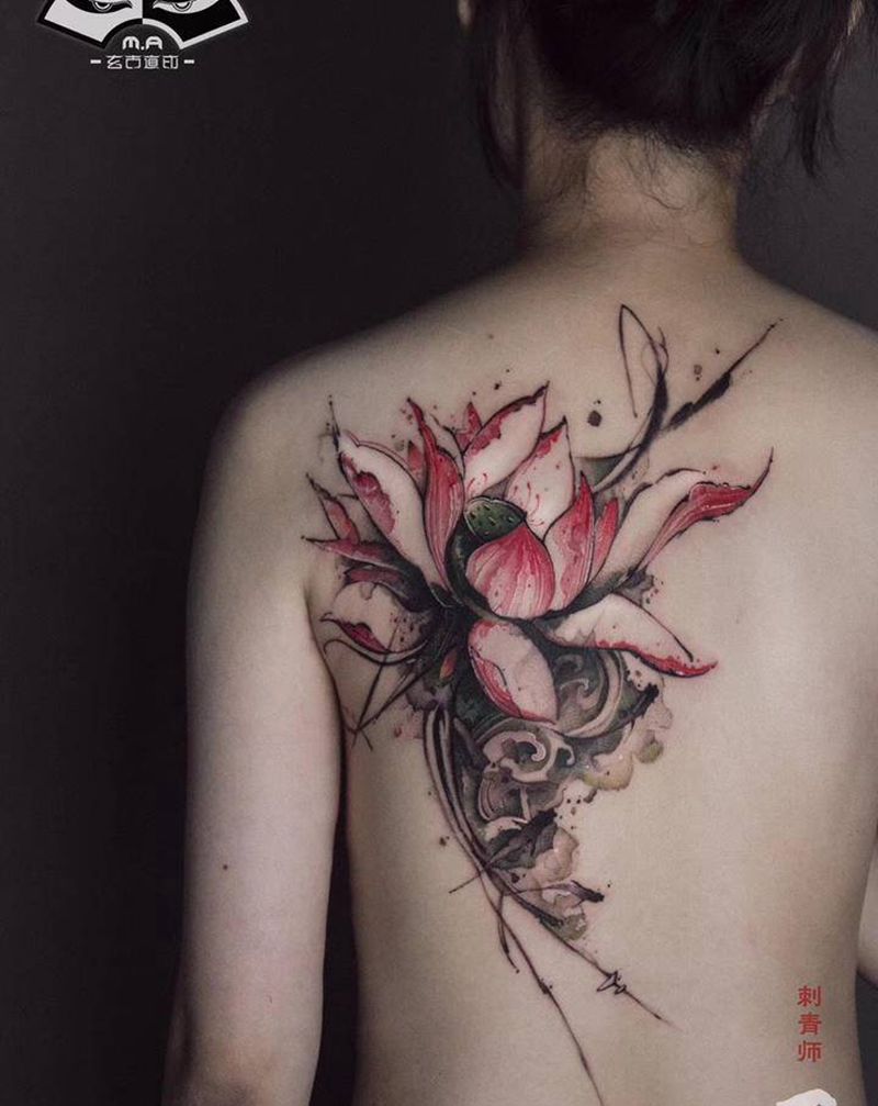 莲纹身图片_肩部背部水墨纹身图案