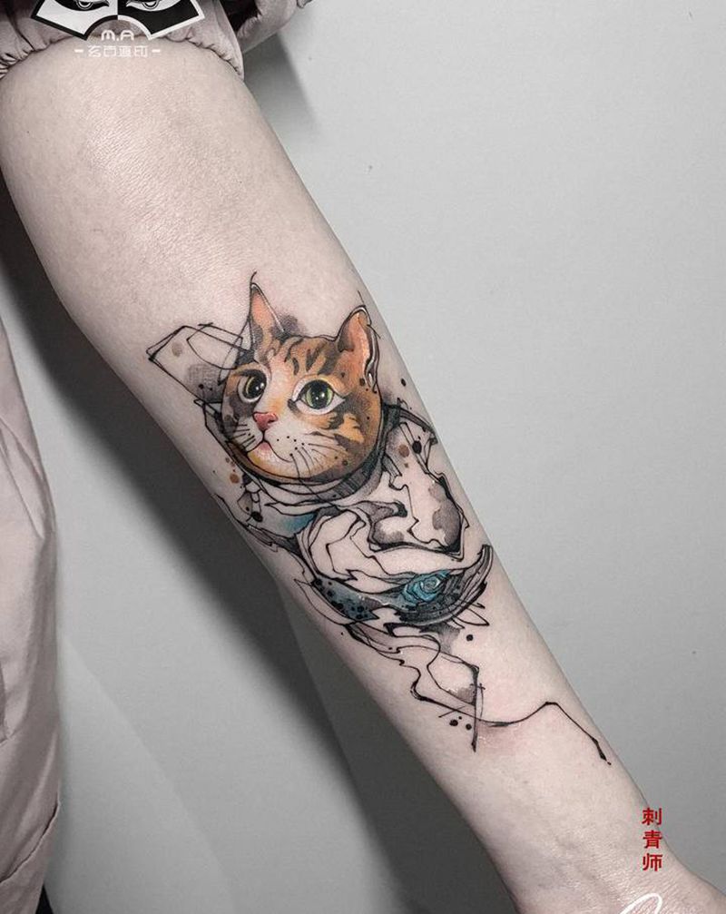 女孩的猫纹身图片_手臂水墨新传统纹身图案