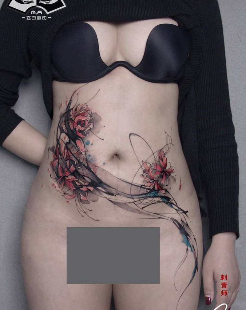彼岸花纹身图片_腰部水墨新传统纹身图案