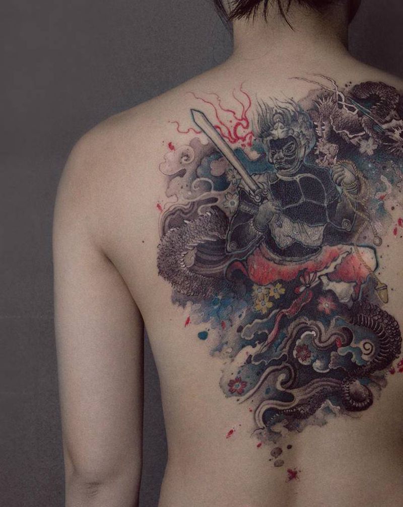 不动明王纹身图片_背部老传统水彩纹身图案