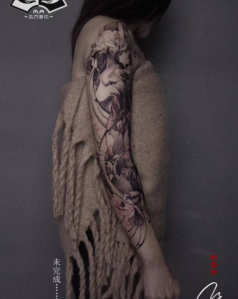 九尾狐纹身图片_手臂新传统水墨纹身图案