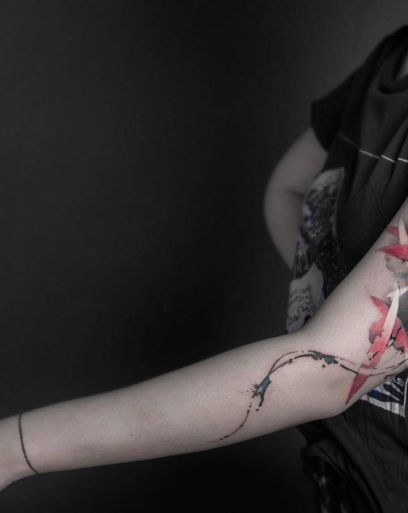 荷纹身图片_手臂新传统水墨纹身图案