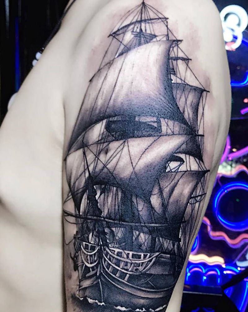 一帆风顺！帆船纹身图片_手臂欧美写实新传统纹身图案