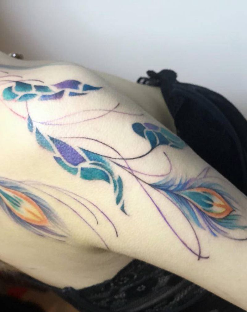 清新树叶纹身图片_肩部水彩纹身图案