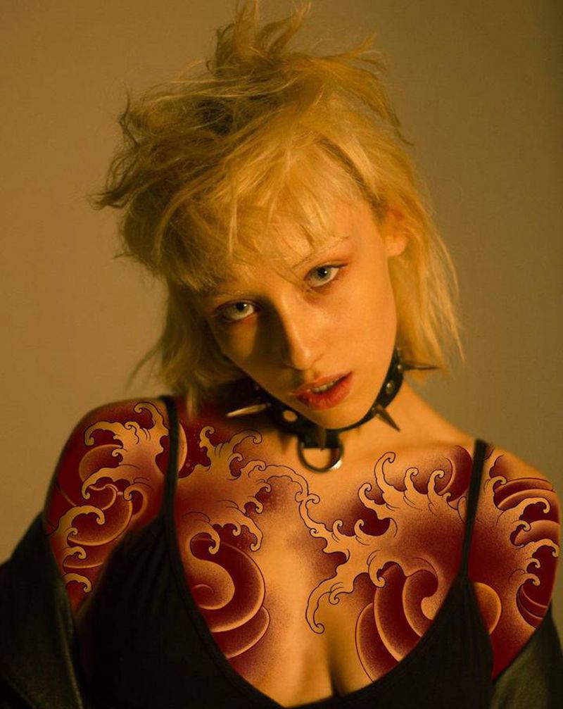 花胸纹身图片_肩部胸部新传统浪纹身图案