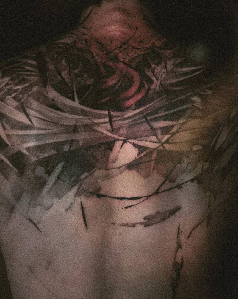 大！翅膀！纹身图片_背部水墨抽象纹身图案