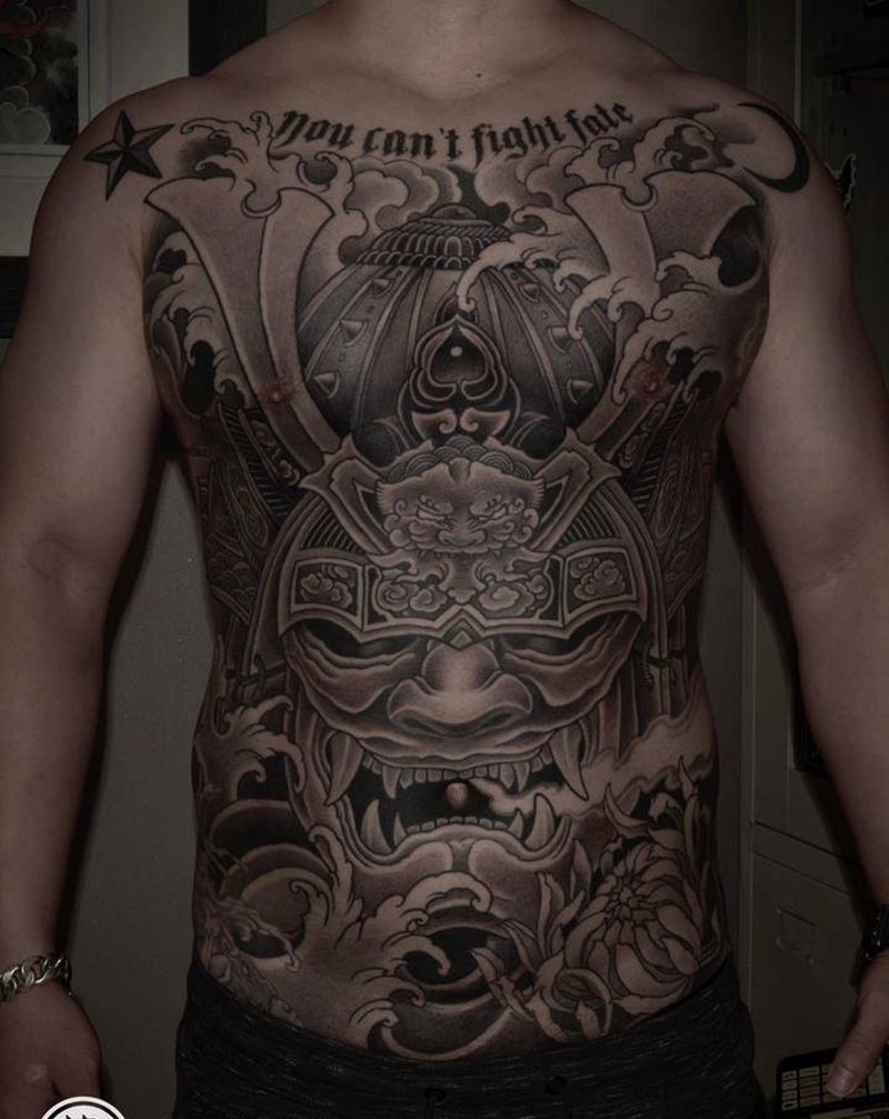 鬼武士纹身图片_胸部新传统武士骷髅纹身图案