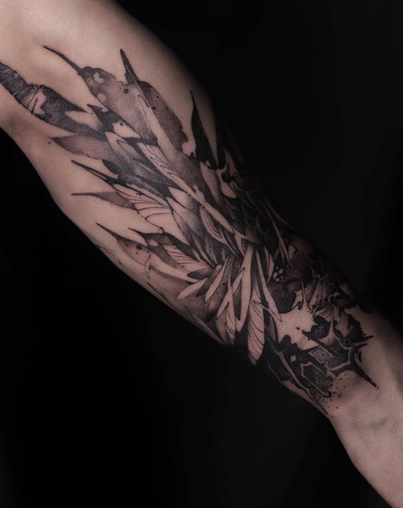 随机创作纹身图片_手臂水墨翅膀纹身图案