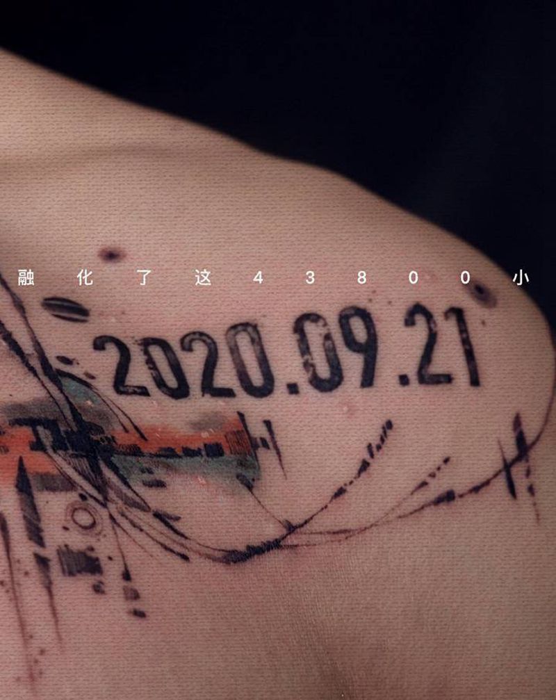 43800h纹身图片_胸部水彩水墨纹身图案