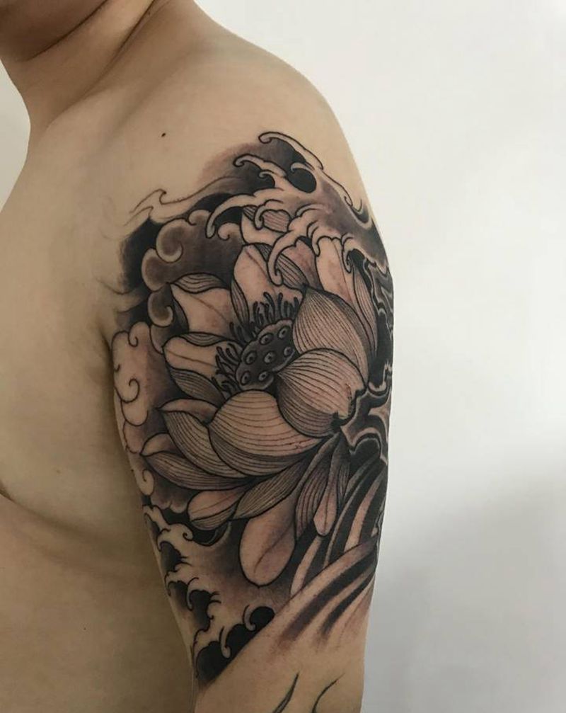 芙蓉出水纹身图片_肩部手臂老传统新传统纹身图案