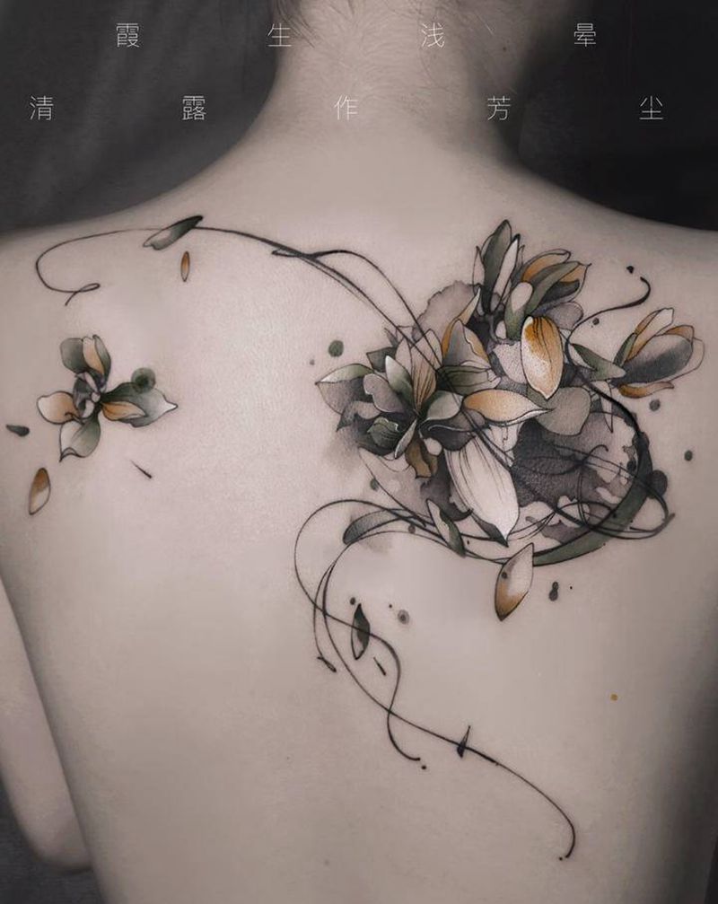 浅晕纹身图片_背部水墨水彩疤痕遮盖纹身图案