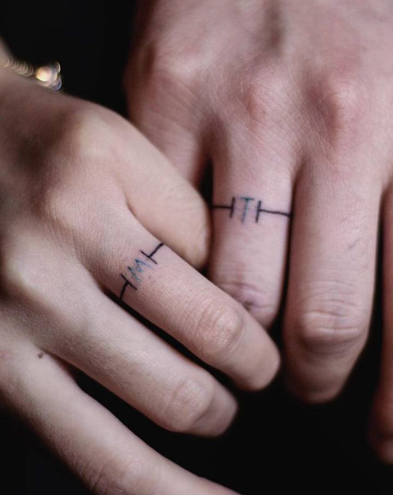 情侣手指纹身图片_手部图腾几何纹身图案