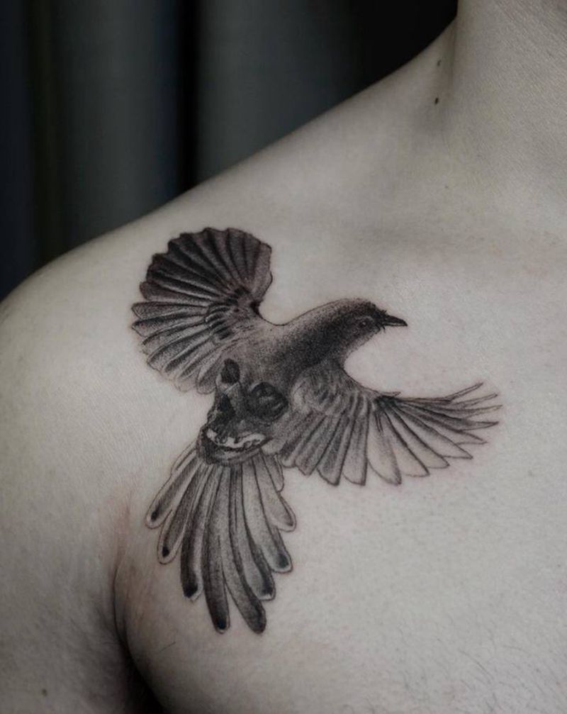 飞鸟与骷髅的融合纹身图片_胸部欧美写实纹身图案