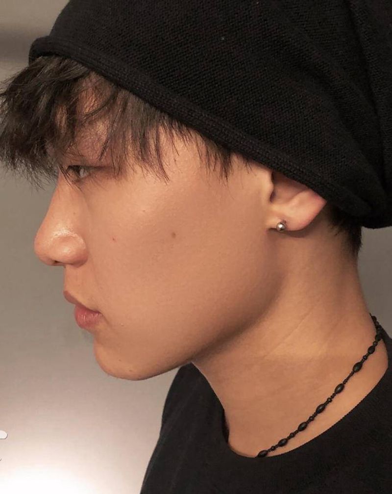 穿孔工作：耳钉