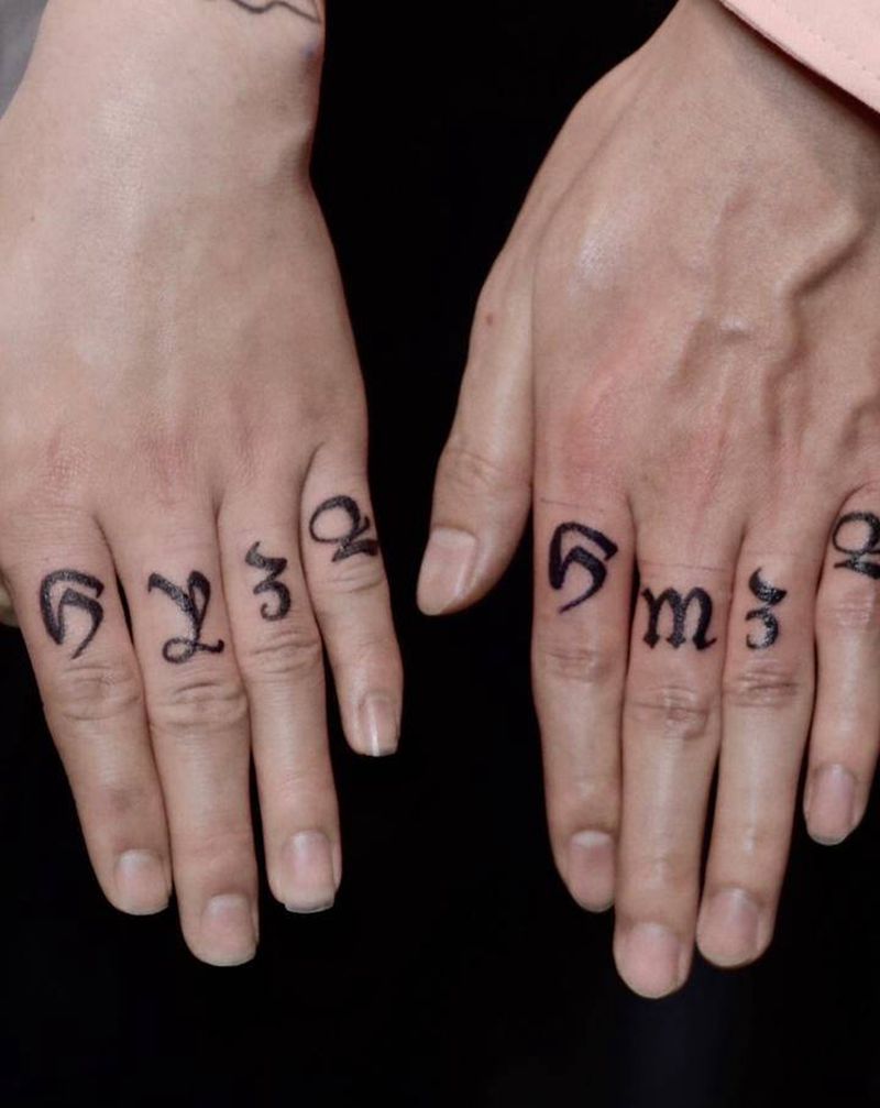 手指字母纹身图片_手部图腾几何纹身图案