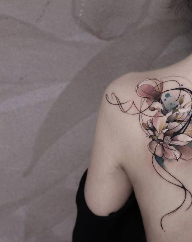 花纹身图片_肩部水彩水墨纹身图案