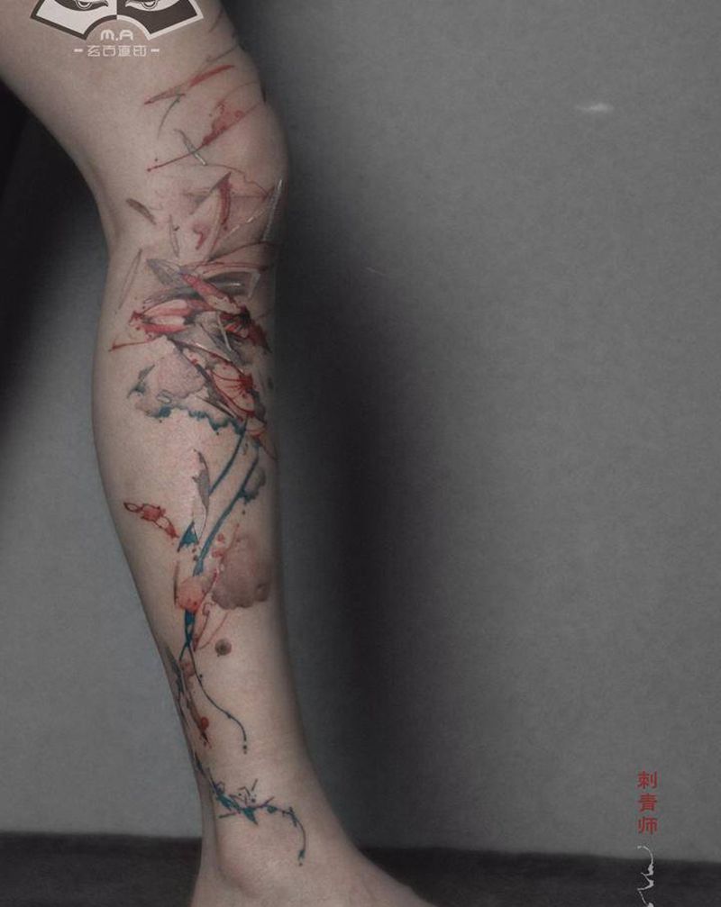 《荷花》纹身图片_腿部水墨新传统荷花纹身图案