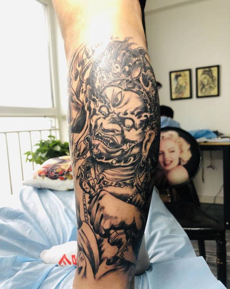 小腿不动明王纹身图片_腿部新传统纹身图案