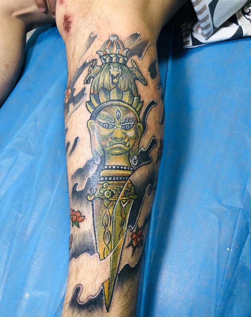 降魔杵纹身图片_腿部新传统纹身图案