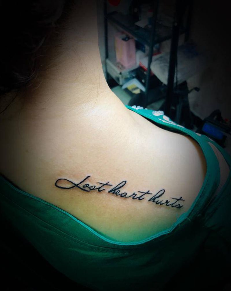 英文字母纹身图片_背部新传统纹身图案