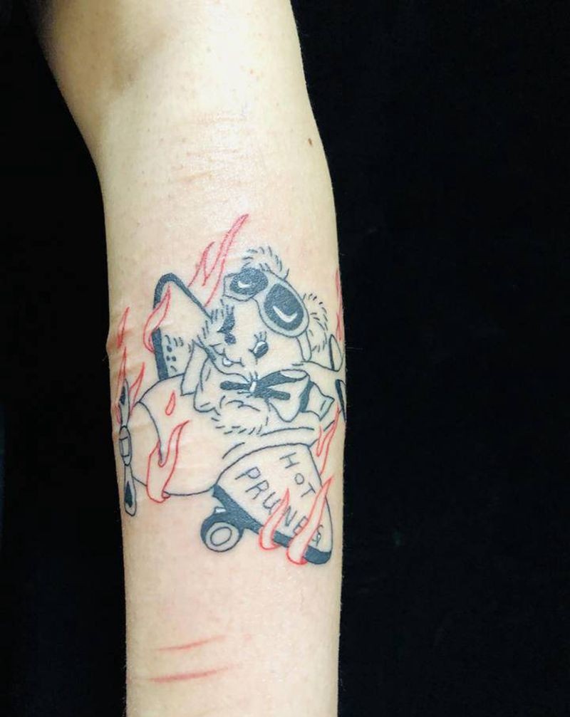 飞机熊猫纹身图片_手臂纹身图案