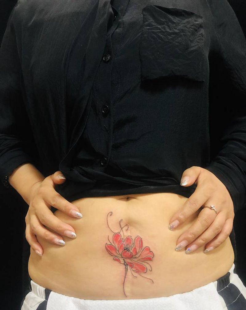 剖腹产遮盖荷花纹身图片_腹部新传统纹身图案
