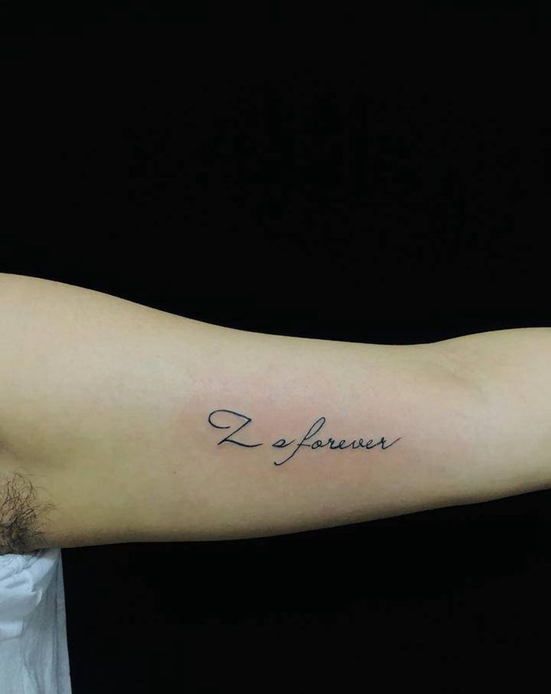 大臂英文纹身图片_手臂新传统纹身图案