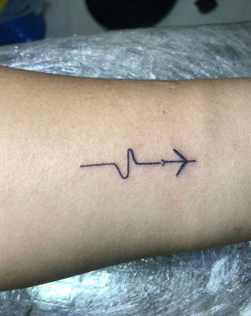 飞机纹身图片_手臂新传统纹身图案