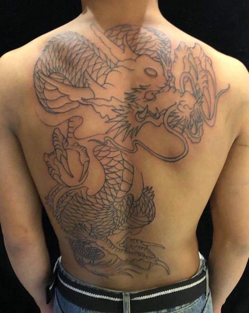 满背龙（线条）纹身图片_背部新传统纹身图案