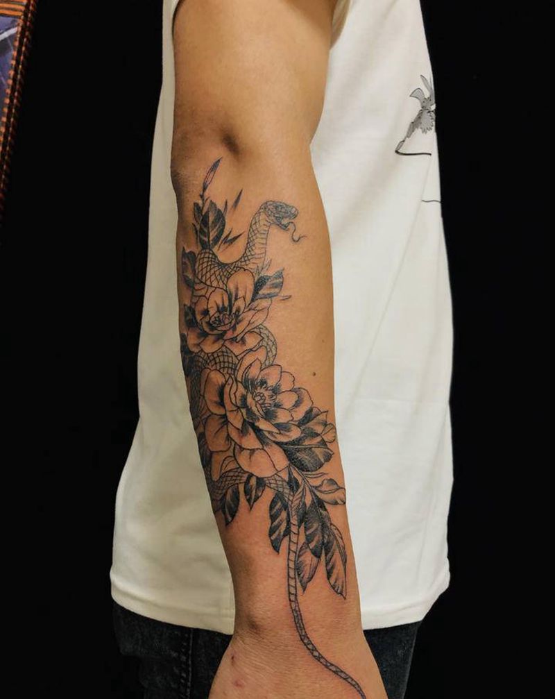 素花蛇纹身图片_手臂新传统纹身图案