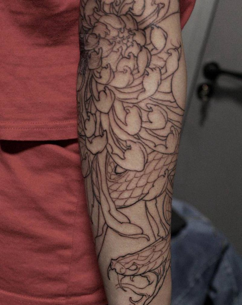 菊花龙蛇花臂第一回合纹身图片_手臂新传统龙蛇菊花纹身图案