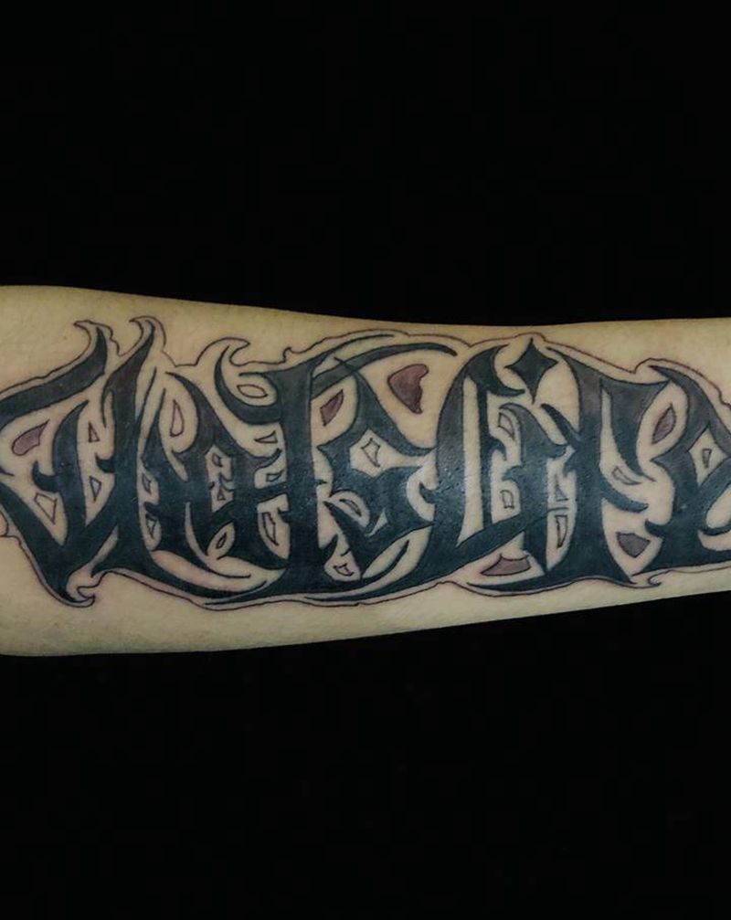 花体字纹身图片_手臂纹身图案