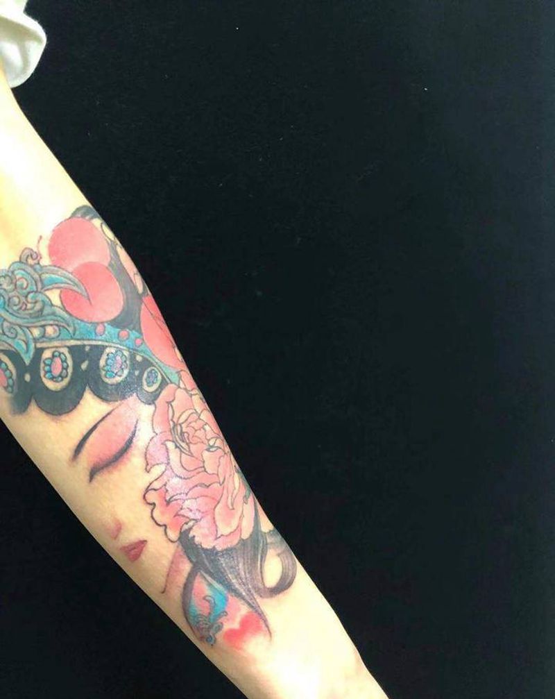 花旦纹身图片_手臂新传统纹身图案