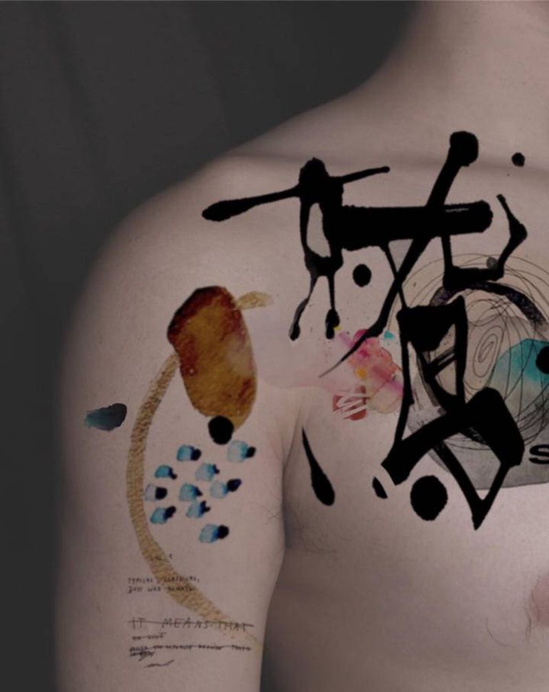 《鹫》纹身图片_肩部背部水墨新传统字水彩纹身图案