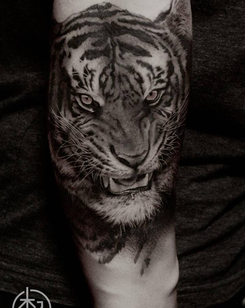 写实老虎纹身图片_手臂欧美写实老虎写实素描纹身图案