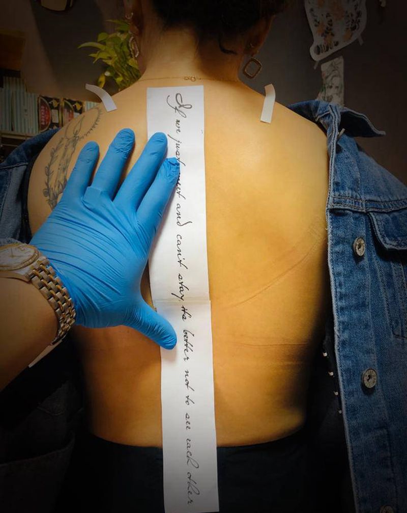 英文字母纹身图片_背部纹身图案