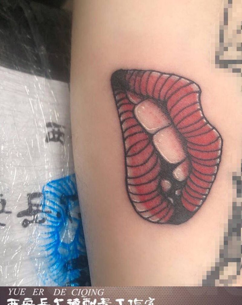 红唇纹身图片_手臂Old School纹身图案